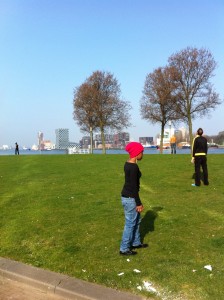 Dans i lägenhet Rotterdam Charlene, Guido, Caitlin